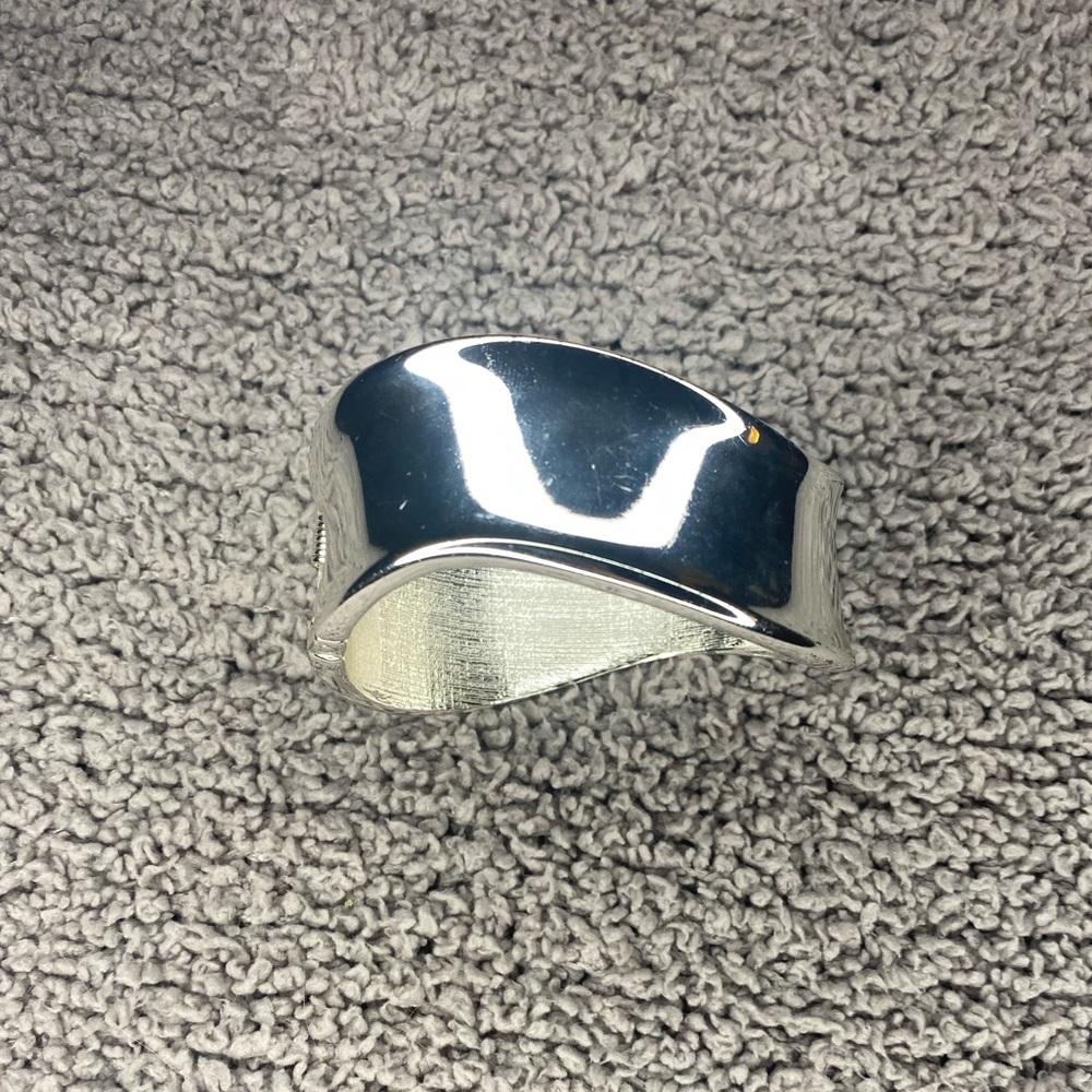 Silver wrist cuff - Picture 7 of 8